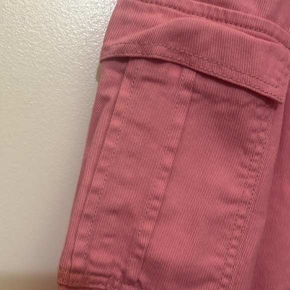 These are supper cute and durable pink cargo pants. With two extra side pockets. - Picture 3 of 4